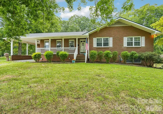 Photo 1 of Single family home for sale at 442 Patrick Rd, Gastonia, NC 28056 | MLS# 4422614 | Listing updated on 2026-10-07