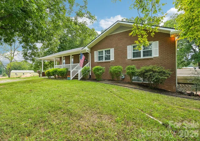 Photo 2 of Single family home for sale at 442 Patrick Rd, Gastonia, NC 28056 | MLS# 4422614 | Listing updated on 2026-10-07