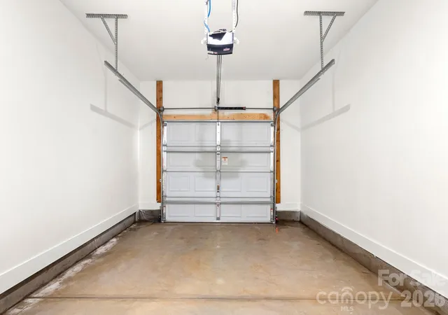 Photo 4 of Townhouse for sale at 516 Carolyn Ln, Charlotte, NC 28213 | MLS# 4422620 | Listing updated on 2026-09-23