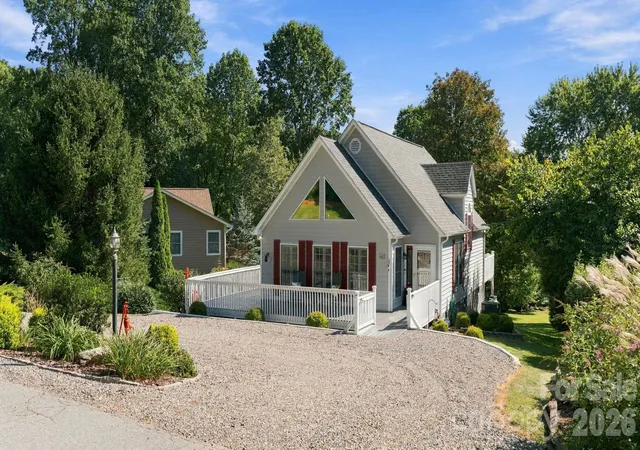 Photo 1 of Single family home for sale at 65 Airish Ln, Waynesville, NC 28785 | MLS# 4422647 | Listing updated on 2026-10-01