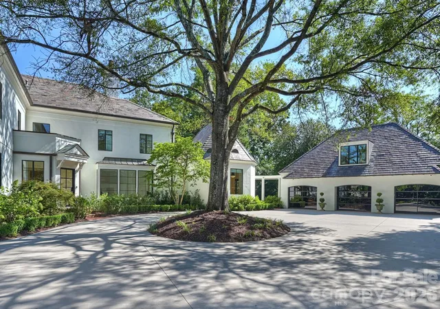 Photo 4 of Single family home for sale at 600 Hermitage Rd, Charlotte, NC 28207 | MLS# 4422657 | Listing updated on 2026-09-27