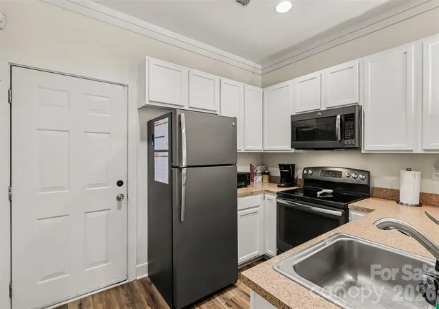 Photo 4 of Condo for sale at 214 Harbour Pl Dr, Davidson, NC 28036 | MLS# 4422668 | Listing updated on 2026-09-22