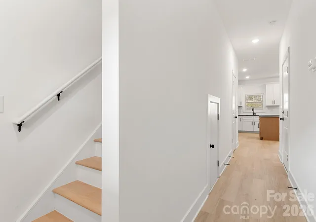 Photo 3 of Townhouse for sale at 520 Carolyn Ln, Charlotte, NC 28213 | MLS# 4422670 | Listing updated on 2026-09-23