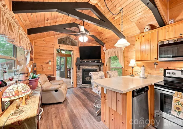 Photo 2 of Single family home for sale at 9 Candyland Ct, Candler, NC 28715 | MLS# 4422673 | Listing updated on 2026-09-25