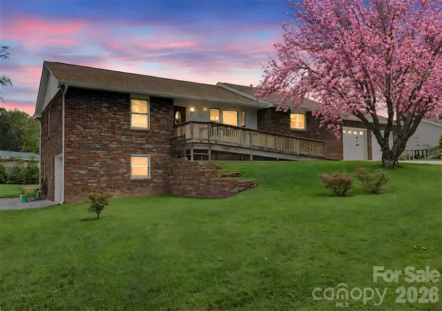 Photo 2 of Single family home for sale at 230 Blythewood Dr, Hendersonville, NC 28792 | MLS# 4422676 | Listing updated on 2026-09-24