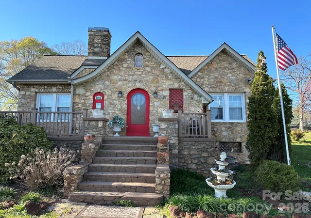 Photo 1 of Single family home for sale at 106 Myrtle St, Morganton, NC 28655 | MLS# 4422677 | Listing updated on 2026-09-15