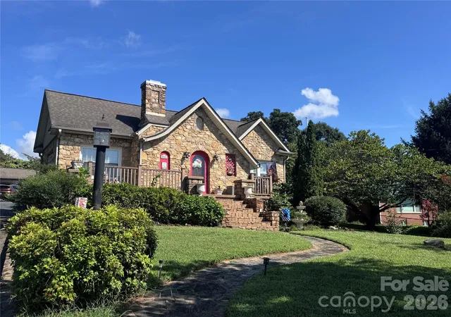 Photo 2 of Single family home for sale at 106 Myrtle St, Morganton, NC 28655 | MLS# 4422677 | Listing updated on 2026-09-15