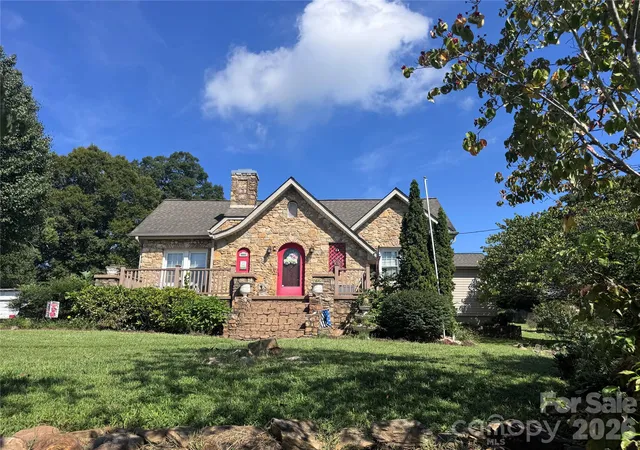 Photo 3 of Single family home for sale at 106 Myrtle St, Morganton, NC 28655 | MLS# 4422677 | Listing updated on 2026-09-16