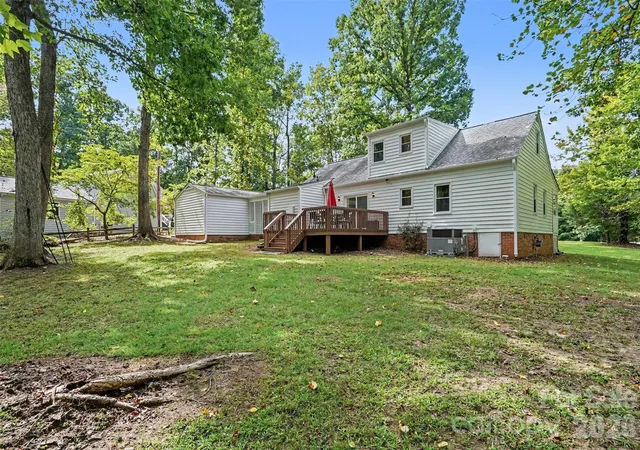 Photo 4 of Single family home for sale at 11538 Gelding Dr, Charlotte, NC 28215 | MLS# 4422682 | Listing updated on 2026-10-28