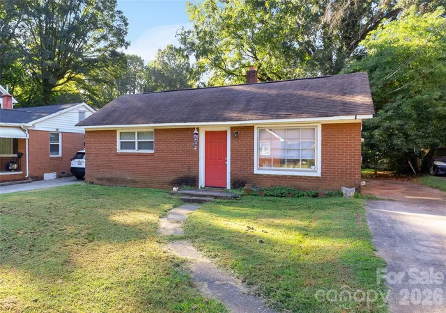 Photo 2 of Single family home for sale at 2019 St Mark St, Charlotte, NC 28216 | MLS# 4422684 | Listing updated on 2026-10-07