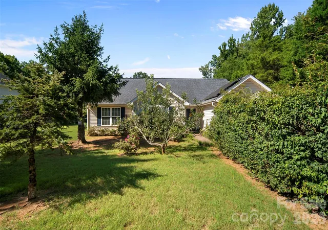 Photo 1 of Single family home for sale at 8721 Brookstead Meadow Ct, Charlotte, NC 28215 | MLS# 4422686 | Listing updated on 2026-10-12