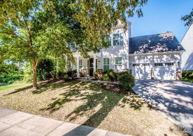 Photo 1 of Single family home for sale at 19921 Wooden Tee Dr, Davidson, NC 28036 | MLS# 4422688 | Listing updated on 2026-10-04