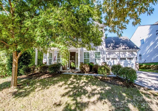 Photo 2 of Single family home for sale at 19921 Wooden Tee Dr, Davidson, NC 28036 | MLS# 4422688 | Listing updated on 2026-10-04