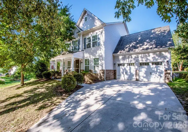 Photo 3 of Single family home for sale at 19921 Wooden Tee Dr, Davidson, NC 28036 | MLS# 4422688 | Listing updated on 2026-10-04