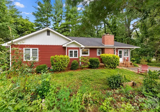 Photo 1 of Sale Pending at 529 Alta Vista Dr, Hendersonville, NC 28791 | MLS# 4422692 | Listing updated on 2026-09-25
