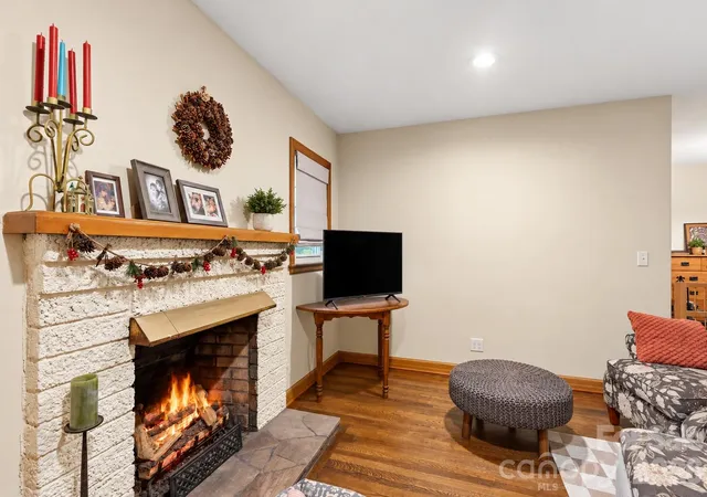 Photo 3 of Sale Pending at 529 Alta Vista Dr, Hendersonville, NC 28791 | MLS# 4422692 | Listing updated on 2026-09-25