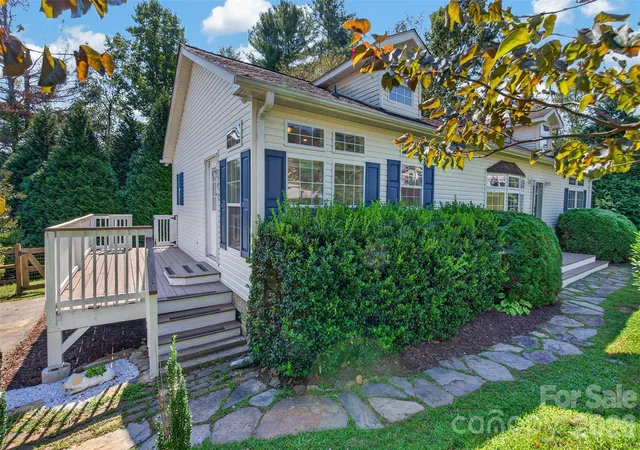 Photo 2 of Single family home for sale at 6 Enochs Way, Fletcher, NC 28732 | MLS# 4422708 | Listing updated on 2026-09-28