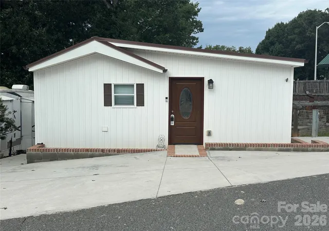 Photo 1 of Single family home for sale at 106 Deer Fld Dr, New London, NC 28127 | MLS# 4422719 | Listing updated on 2026-09-22