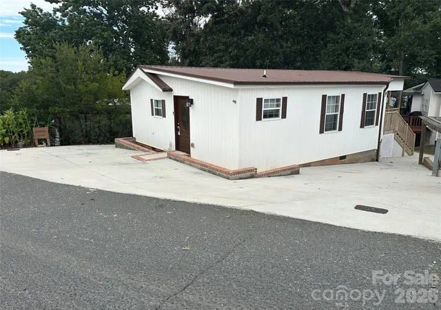 Photo 3 of Single family home for sale at 106 Deer Fld Dr, New London, NC 28127 | MLS# 4422719 | Listing updated on 2026-09-22