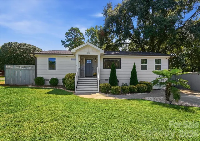 Photo 1 of Single family home for sale at 1901 Clearwood Ln, Charlotte, NC 28214 | MLS# 4422726 | Listing updated on 2026-09-14
