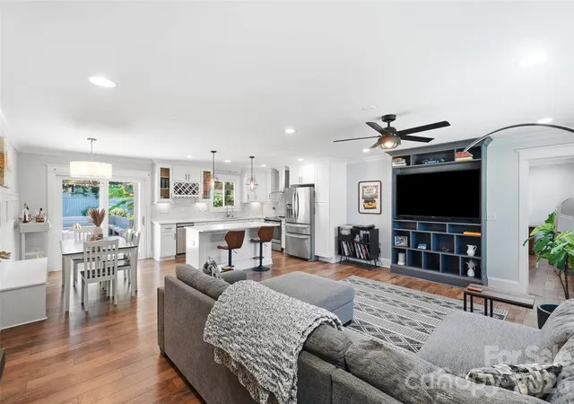 Photo 4 of Single family home for sale at 1901 Clearwood Ln, Charlotte, NC 28214 | MLS# 4422726 | Listing updated on 2026-09-14