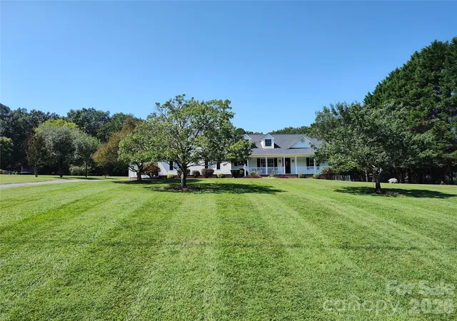 Photo 4 of Single family home for sale at 4005 Davis Rd, Maiden, NC 28650 | MLS# 4422745 | Listing updated on 2026-09-14