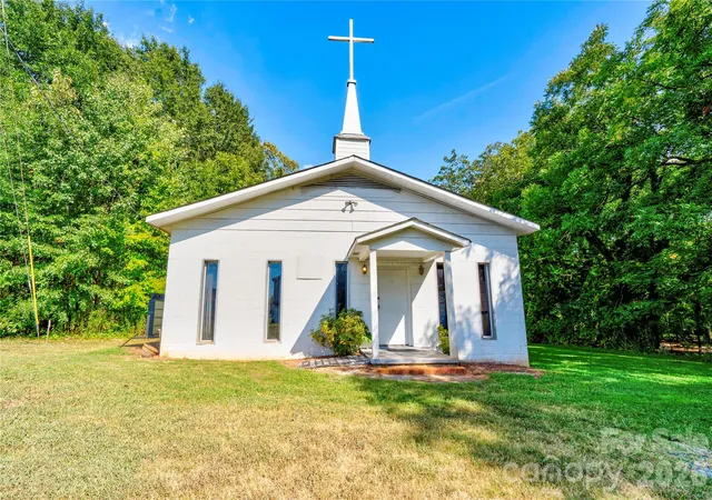 Photo 3 of Single family home for sale at 4538 Fallston Rd, Shelby, NC 28150 | MLS# 4422755 | Listing updated on 2026-09-15