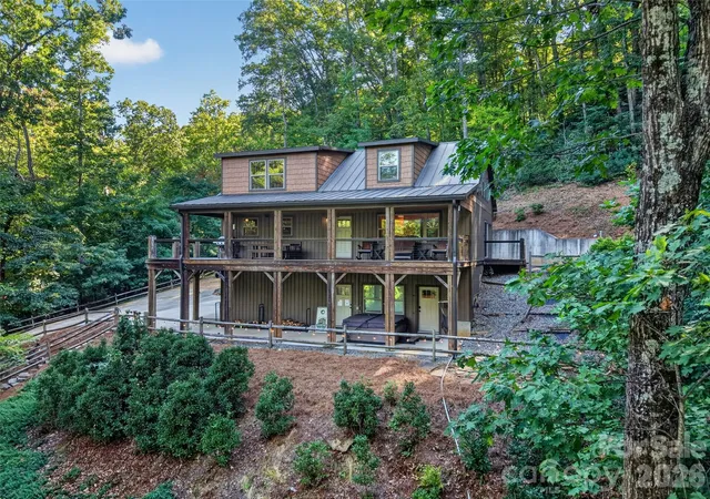 Photo 3 of Single family home for sale at 3050 Green River Cvs Rd, Saluda, NC 28773 | MLS# 4422760 | Listing updated on 2026-09-19