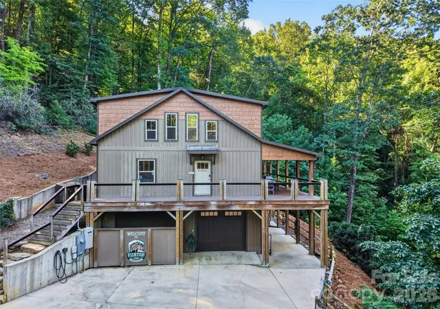Photo 4 of Single family home for sale at 3050 Green River Cvs Rd, Saluda, NC 28773 | MLS# 4422760 | Listing updated on 2026-09-19