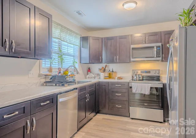 Photo 2 of Single family home for sale at 177 Clear Creekside Dr, Hendersonville, NC 28792 | MLS# 4422761 | Listing updated on 2026-09-13