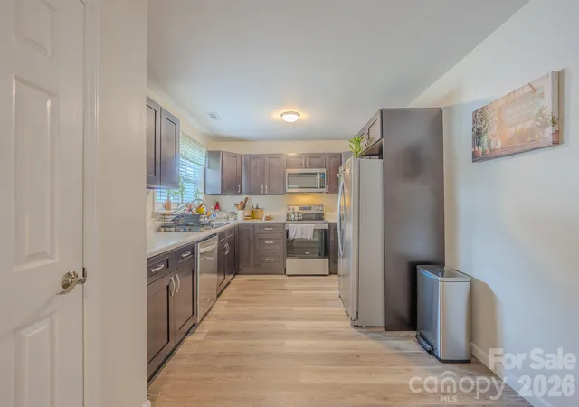 Photo 3 of Single family home for sale at 177 Clear Creekside Dr, Hendersonville, NC 28792 | MLS# 4422761 | Listing updated on 2026-09-13