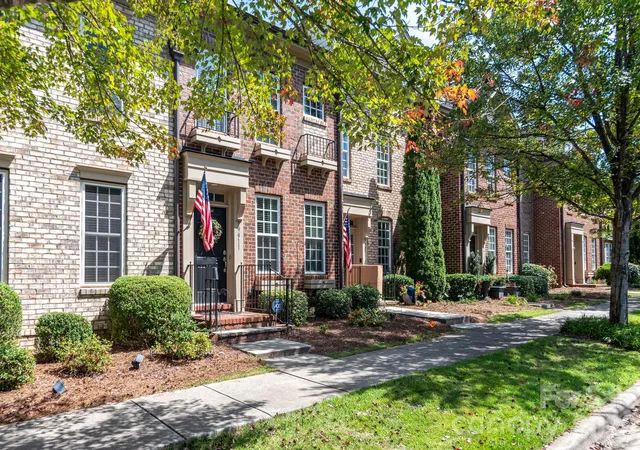 Townhouse for sale at 19911 Lamp Lighters Way, Cornelius, NC 28031 | MLS# 4422765