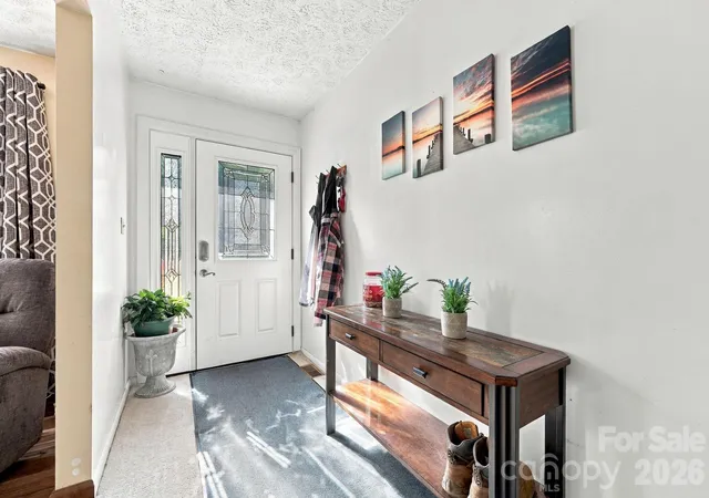Photo 3 of Single family home for sale at 7 Fieldcrest Cir, Asheville, NC 28806 | MLS# 4422767 | Listing updated on 2026-10-06