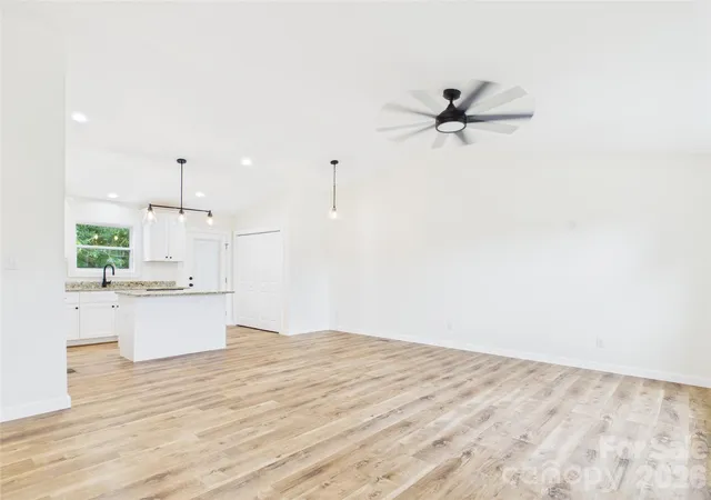 Photo 4 of Single family home for sale at 210 22nd Avenue Pl NE, Hickory, NC 28601 | MLS# 4422768 | Listing updated on 2026-10-07