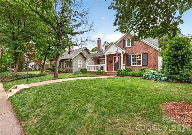 Photo 1 of Single family home for sale at 2121 Charlotte Dr, Charlotte, NC 28203 | MLS# 4422777 | Listing updated on 2026-09-22