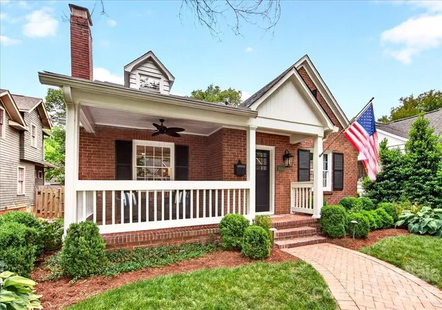 Photo 2 of Single family home for sale at 2121 Charlotte Dr, Charlotte, NC 28203 | MLS# 4422777 | Listing updated on 2026-09-22