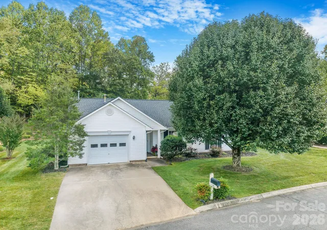 Photo 2 of Single family home for sale at 98 Stonehollow Rd, Fletcher, NC 28732 | MLS# 4422790 | Listing updated on 2026-10-01