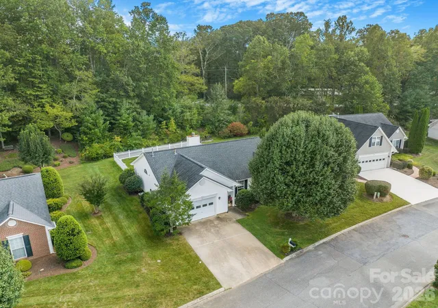 Photo 3 of Single family home for sale at 98 Stonehollow Rd, Fletcher, NC 28732 | MLS# 4422790 | Listing updated on 2026-10-01