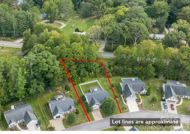 Photo 3 of Single family home for sale at 98 Stonehollow Rd, Fletcher, NC 28732 | MLS# 4422790 | Listing updated on 2026-10-01