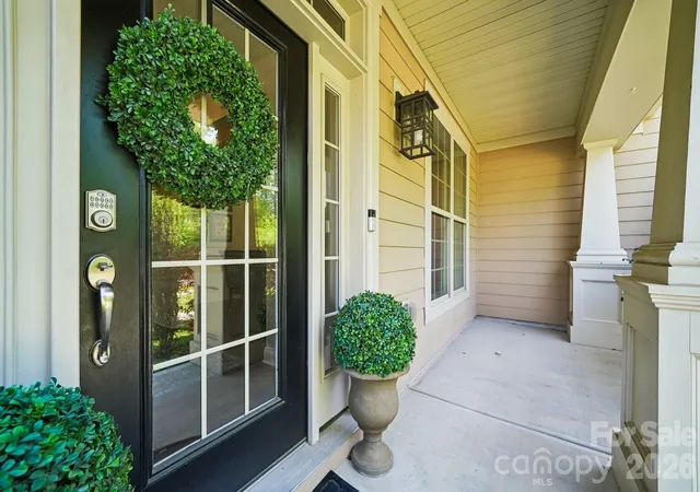 Photo 3 of Single family home for sale at 263 Forsythia Ln, Fort Mill, SC 29708 | MLS# 4422794 | Listing updated on 2026-10-15