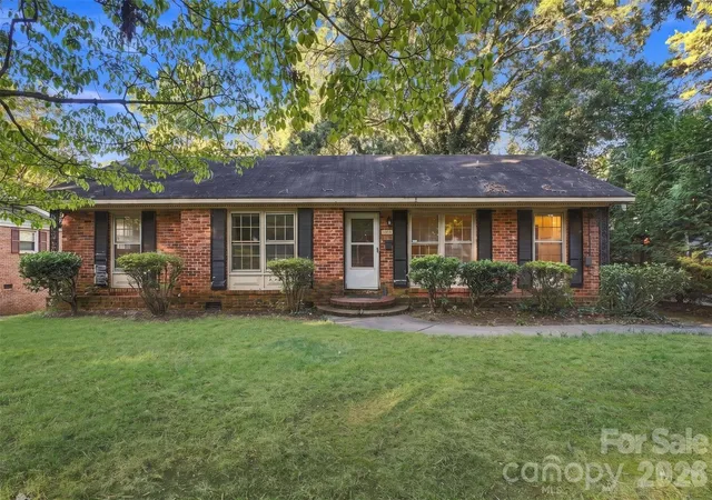 Photo 2 of Single family home for sale at 1518 Keeling Pl, Charlotte, NC 28210 | MLS# 4422796 | Listing updated on 2026-10-07