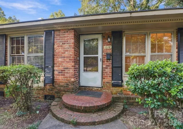 Photo 3 of Single family home for sale at 1518 Keeling Pl, Charlotte, NC 28210 | MLS# 4422796 | Listing updated on 2026-10-07