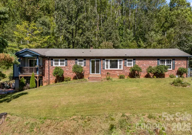 Photo 2 of Single family home for sale at 226 Mills Gap Rd, Asheville, NC 28803 | MLS# 4422798 | Listing updated on 2026-10-03