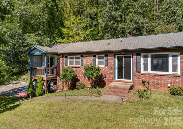 Photo 3 of Single family home for sale at 226 Mills Gap Rd, Asheville, NC 28803 | MLS# 4422798 | Listing updated on 2026-10-03