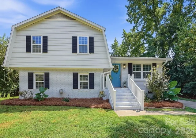 Photo 2 of Single family home for sale at 4400 Strangford Ave, Charlotte, NC 28215 | MLS# 4422804 | Listing updated on 2026-09-22