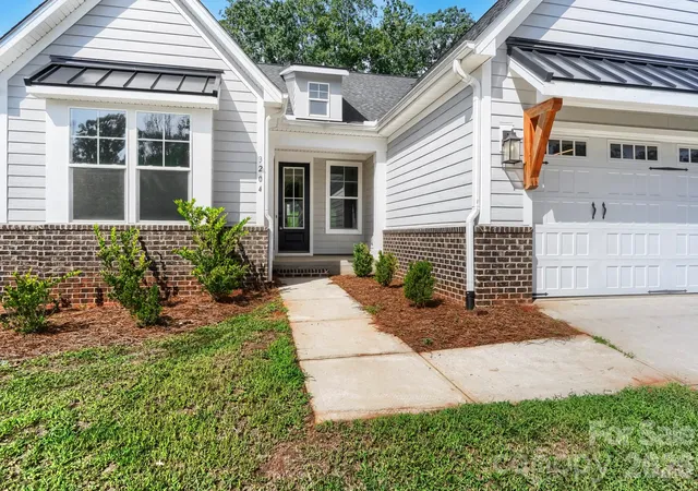 Photo 2 of Single family home for sale at 3204 Timber Run Ln, Maiden, NC 28650 | MLS# 4422810 | Listing updated on 2026-10-03