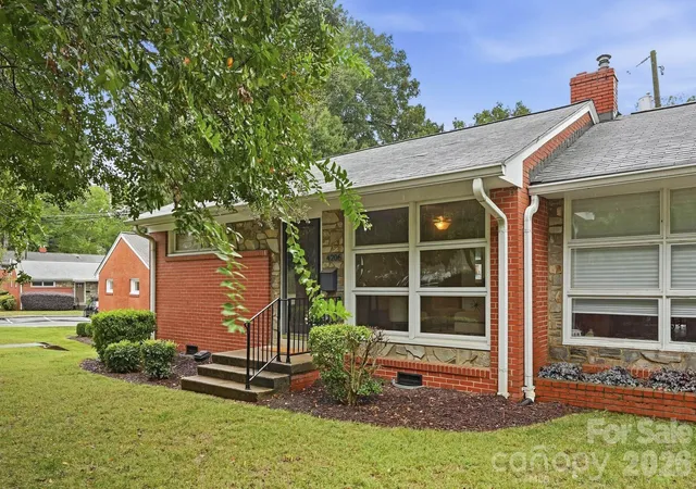 Photo 3 of Condo for sale at 4206 Randolph Rd, Charlotte, NC 28211 | MLS# 4422811 | Listing updated on 2026-09-29