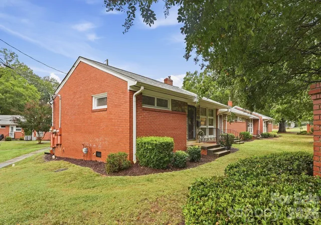 Listing Photo 4 - Condo for sale in building located at 4206 Randolph Rd, Charlotte, NC 28211