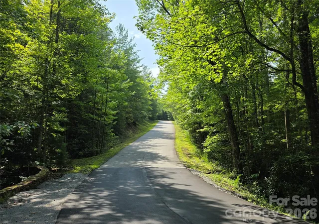 Photo 4 of Sale Pending at 318 Sequoyah Cir, Marion, NC 28752 | MLS# 4422814 | Listing updated on 2026-09-29