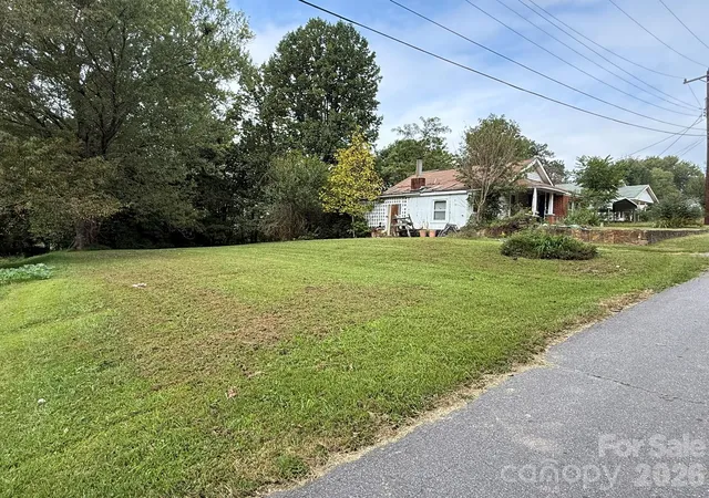 Photo 2 of Single family home for sale at 68 Morris Ave, Marion, NC 28752 | MLS# 4422855 | Listing updated on 2026-10-02